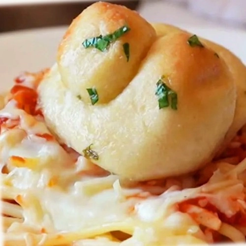 Kids Spaguetti + 3 Garlic Knots